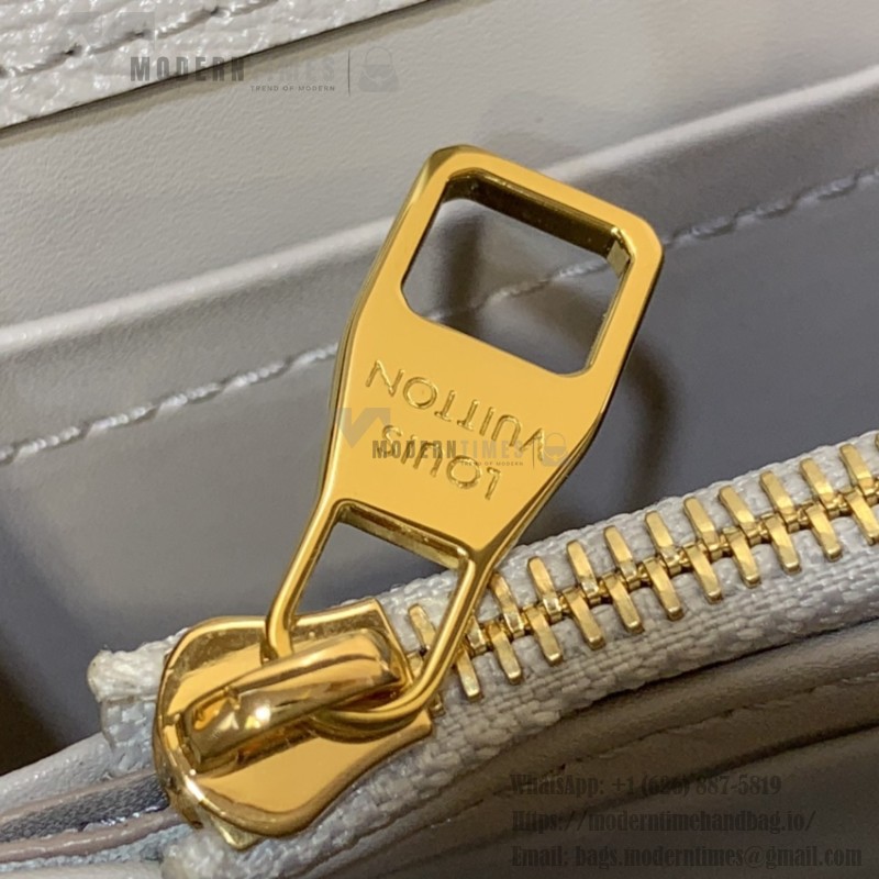 Louis Vuitton Capucines M11908 Mini & BB Handbag in Ostrich-Embossed Leather with Pearl Chain