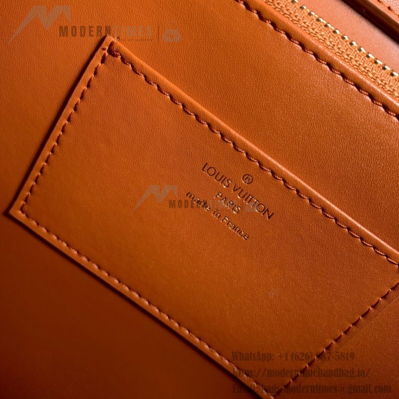Louis Vuitton Capucines Souple Large Handbag M24607 in Smooth Calf Leather