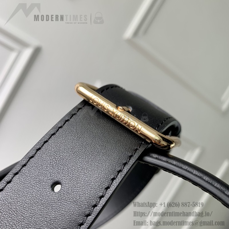 Louis Vuitton Capucines Souple Large Handbag M24607 in Smooth Calf Leather