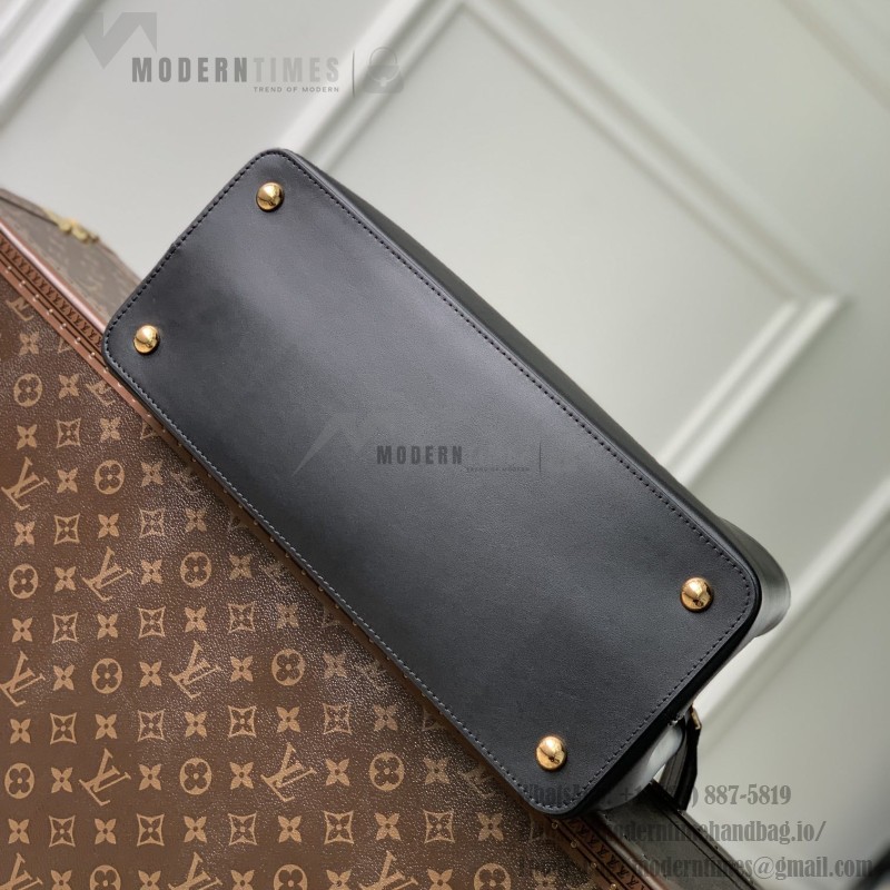 Louis Vuitton Capucines Souple Large Handbag M24607 in Smooth Calf Leather