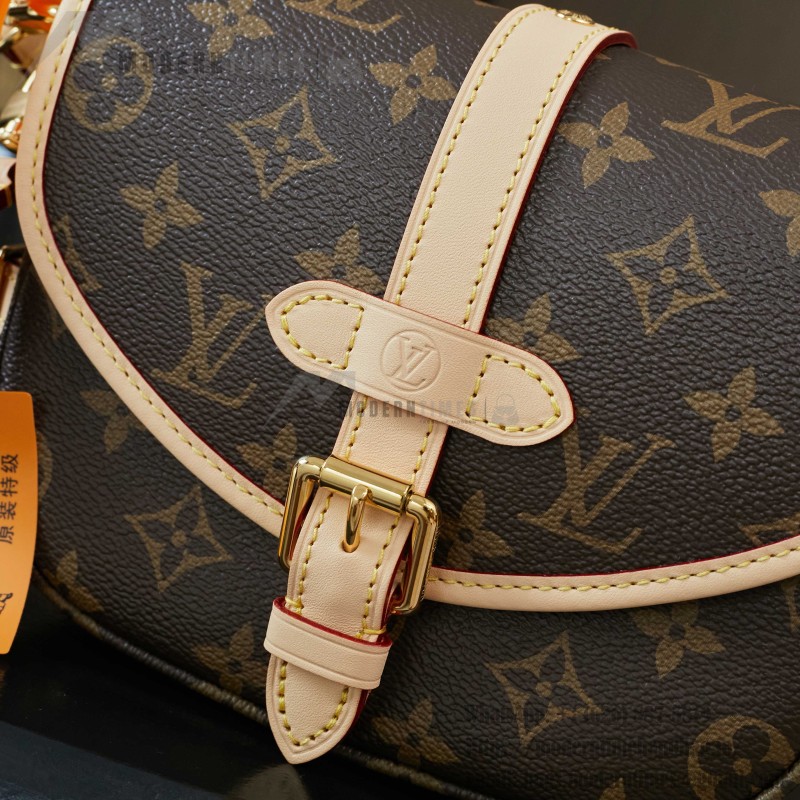 Louis Vuitton M46740 Handbag with Premium Italian A-Grade Leather and Full Steel Hardware