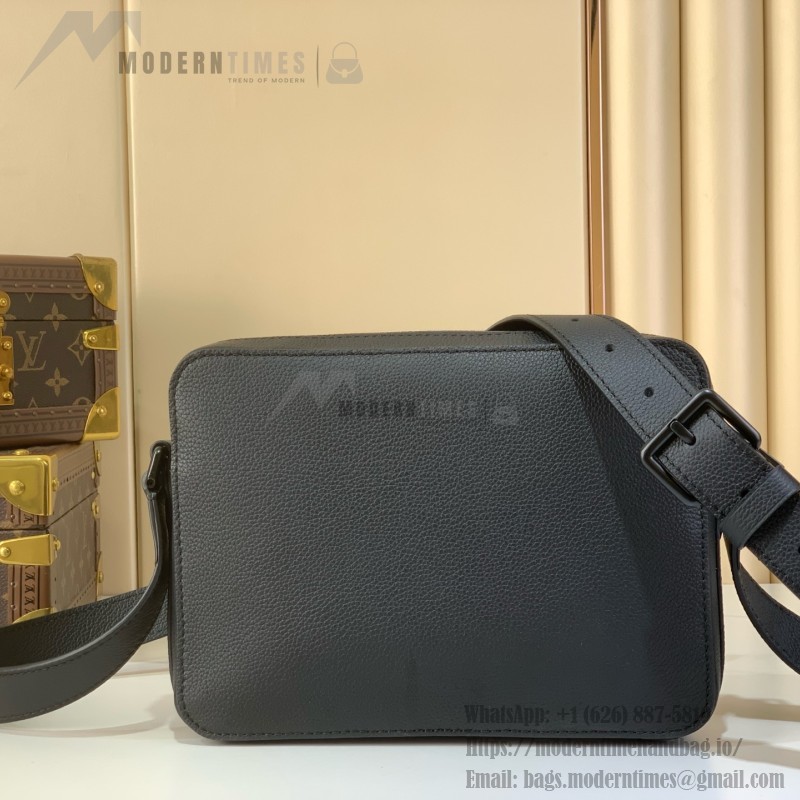 Louis Vuitton Boarding Messenger Bag M15265 in Black – Business