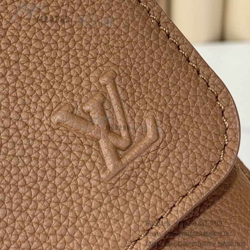 Louis Vuitton Boarding Messenger Bag M25981 in waxed cowhide leather with adjustable leather shoulder strap
