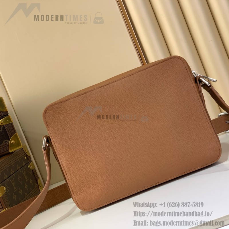 Louis Vuitton Boarding Messenger Bag M25981 in waxed cowhide leather with adjustable leather shoulder strap