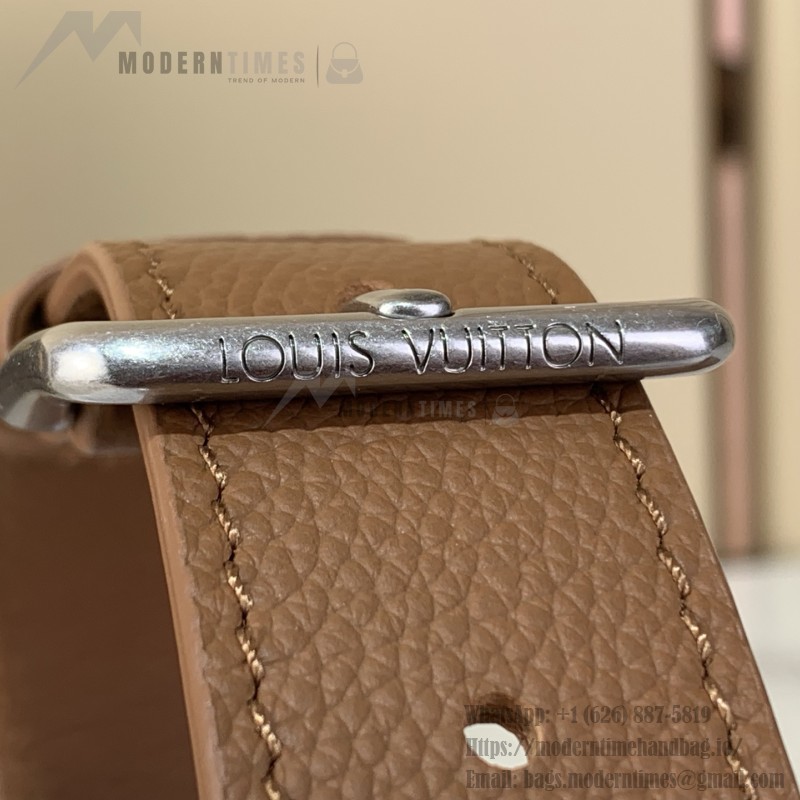 Louis Vuitton Boarding Messenger Bag M25981 in waxed cowhide leather with adjustable leather shoulder strap