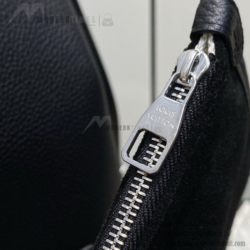 Louis Vuitton Verso Hobo Bag Black LV Touch Leather