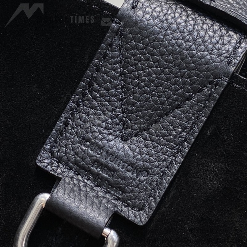 Louis Vuitton Verso Hobo Bag Black LV Touch Leather