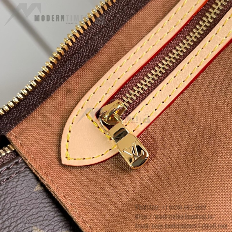 Louis Vuitton Speedy Bandoulière 25 Handbag with Monogram Canvas and Leather Handle