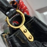 Louis Vuitton Capucines M94227 Crocodile-Embossed Leather Handbag in Khaki – Mini and MM
