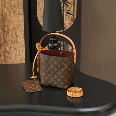 Louis Vuitton - M12925 Premium Edition Handbag with Italian A-Grade Leather and Full Packaging