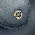 Louis Vuitton Capucines Souple MM Handbag M12924 Black – Shiny Cowhide Leather