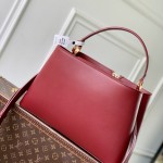 Louis Vuitton Capucines Souple Large Handbag M24607 in Smooth Calf Leather