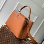 Louis Vuitton Capucines Souple Large Handbag M24607 in Smooth Calf Leather