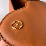 Louis Vuitton Capucines Souple Large Handbag M24607 in Smooth Calf Leather