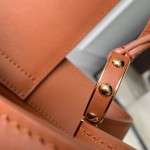 Louis Vuitton Capucines Souple Large Handbag M24607 in Smooth Calf Leather