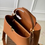 Louis Vuitton Capucines Souple Large Handbag M24607 in Smooth Calf Leather