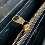 Louis Vuitton Capucines Souple Large Handbag M24607 in Smooth Calf Leather
