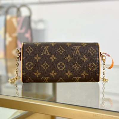 Louis Vuitton - Pochette Camille M13566 Monogram Canvas