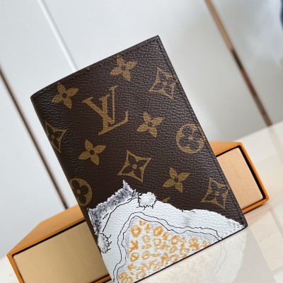 Louis Vuitton - Travels With Passport Holder M25753 Monogram Canvas Replica