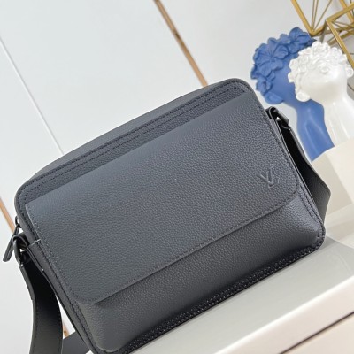 Louis Vuitton - Boarding Messenger Bag M15265 Waxed Leather