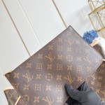 Louis Vuitton Neverfull Large Tote Bag in Monogram Canvas with Leather Trim and Detachable Pouch