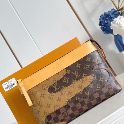 Louis Vuitton - Pochette Voyage Souple M26015