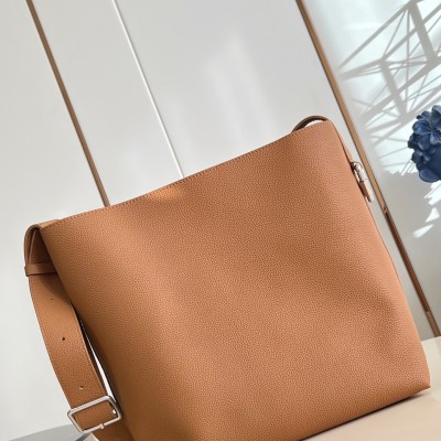 Louis Vuitton - Verso Hobo Handbag M26747/M27022/M26745