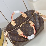 Louis Vuitton M46980 Speedy Bandoulière 30 in Monogram canvas with steel hardware