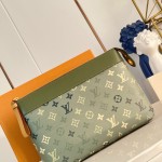 Louis Vuitton M26970 Pochette Voyage Souple Monogram Eclipse clutch bag