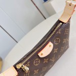 Louis Vuitton Pochette Hills Monogram canvas handbag M27509
