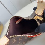 Louis Vuitton Pochette Hills Monogram canvas handbag M27509