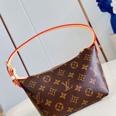 Louis Vuitton - Pochette Hills Monogram Canvas Handbag M27509