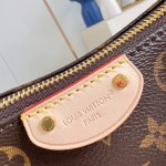 Louis Vuitton Pochette Hills Monogram canvas handbag M27509