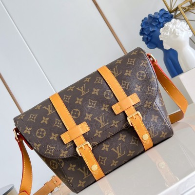 Louis Vuitton - M28115 Christopher Messenger Bag Monogram Archive Canvas